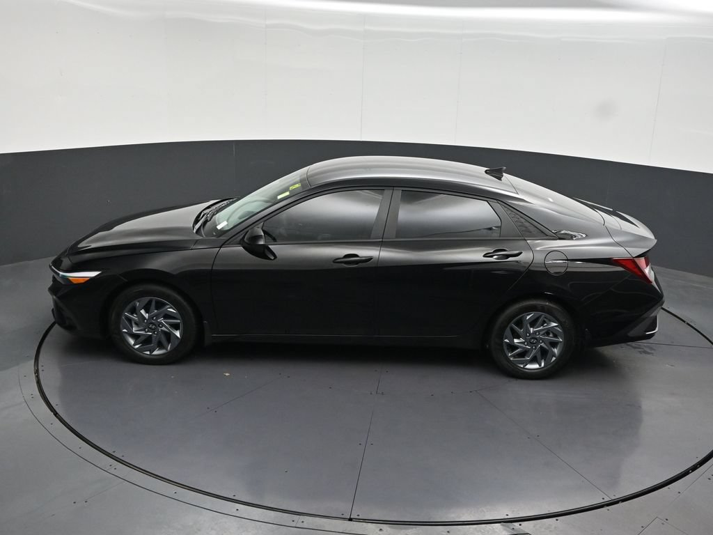 Used 2024 Hyundai Elantra SEL FWD image 16