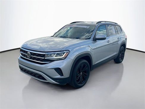 Used 2023 Volkswagen Atlas SE image 3