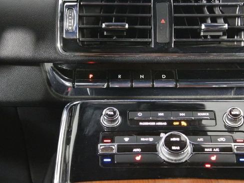 Used 2019 Lincoln Navigator Premiere image 37