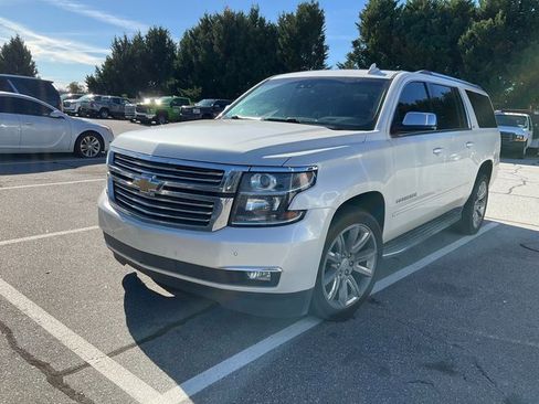 Used 2015 Chevrolet Suburban LTZ image 3