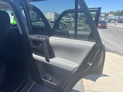 Used 2012 Toyota 4Runner SR5 w/ Convenience Pkg AWD/4WD image 9
