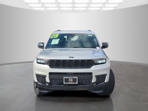 Used 2023 Jeep Grand Cherokee L Laredo image 2