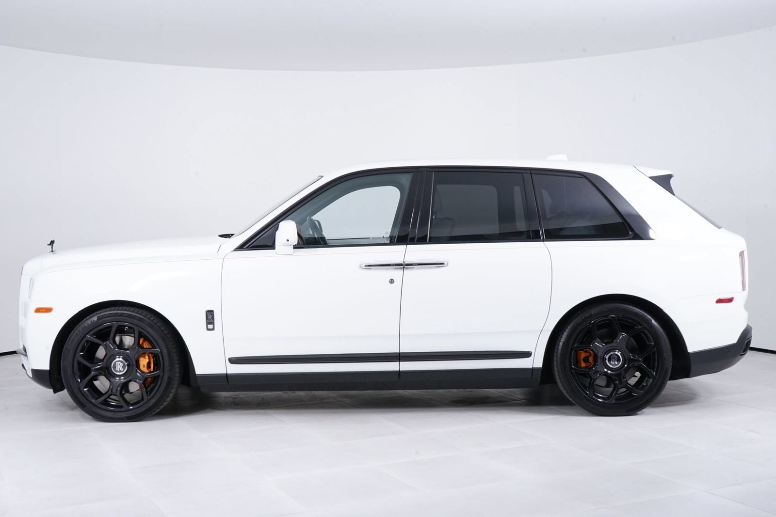 Used 2022 Rolls-Royce Cullinan Black Badge w/ Dark Exterior Package AWD/4WD image 2