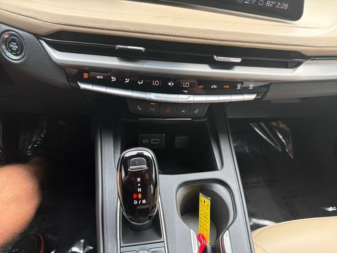 Used 2024 Cadillac XT4 Luxury w/ Cold Weather Package FWD image 19