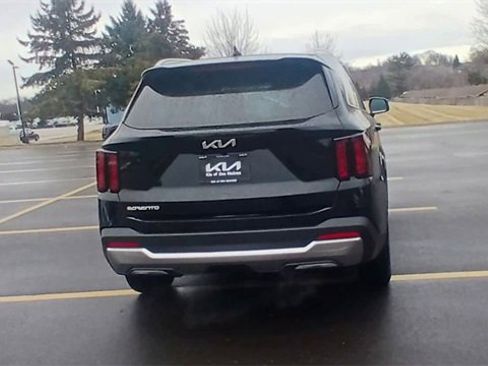 New 2026 Kia Sorento S image 2