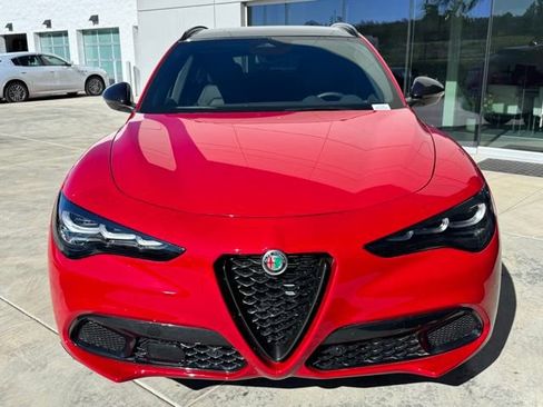 New 2025 Alfa Romeo Stelvio Sprint image 2
