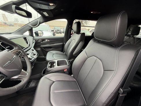 New 2026 Chrysler Pacifica Select image 23