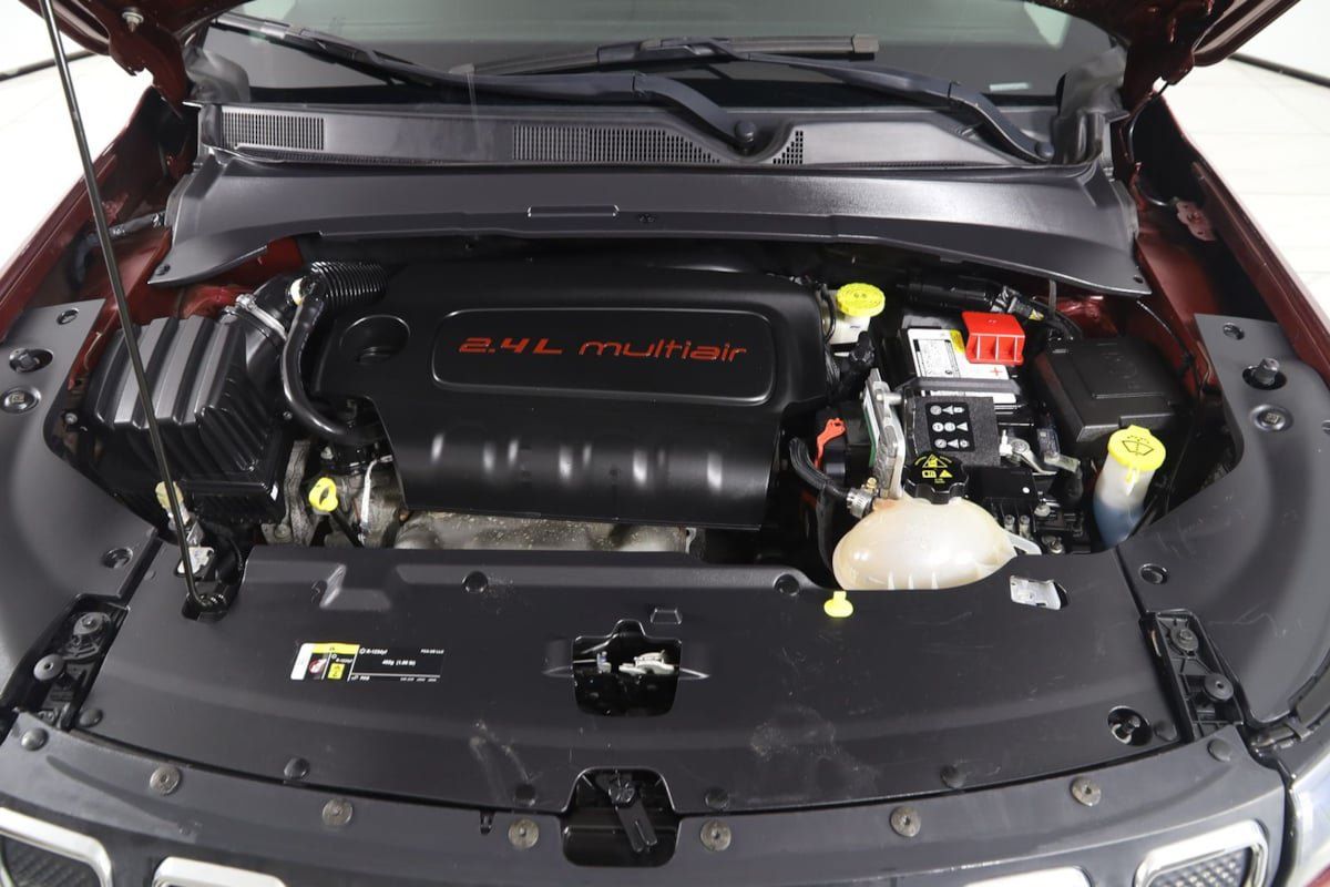 Used 2022 Jeep Compass Latitude w/ Sun and Sound Group AWD/4WD image 46