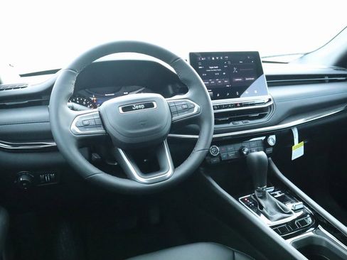 New 2026 Jeep Compass Latitude image 2