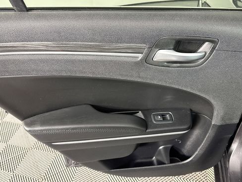 Used 2020 Chrysler 300 Touring RWD image 25