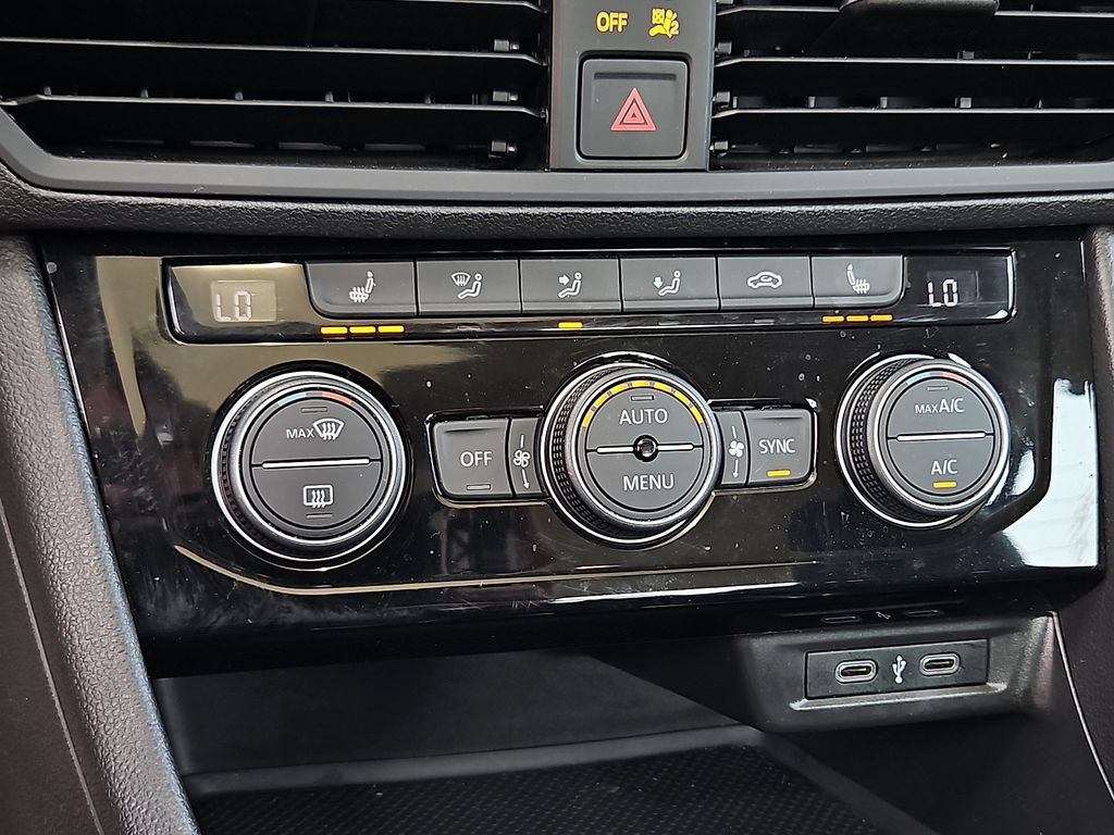 Used 2021 Volkswagen Jetta SE FWD image 17