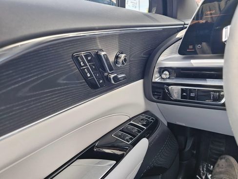 Certified 2024 Cadillac Lyriq Luxury AWD/4WD image 33