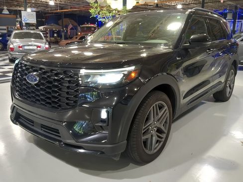Used 2025 Ford Explorer ST-Line w/ ST-Line Street Pack AWD/4WD image 1