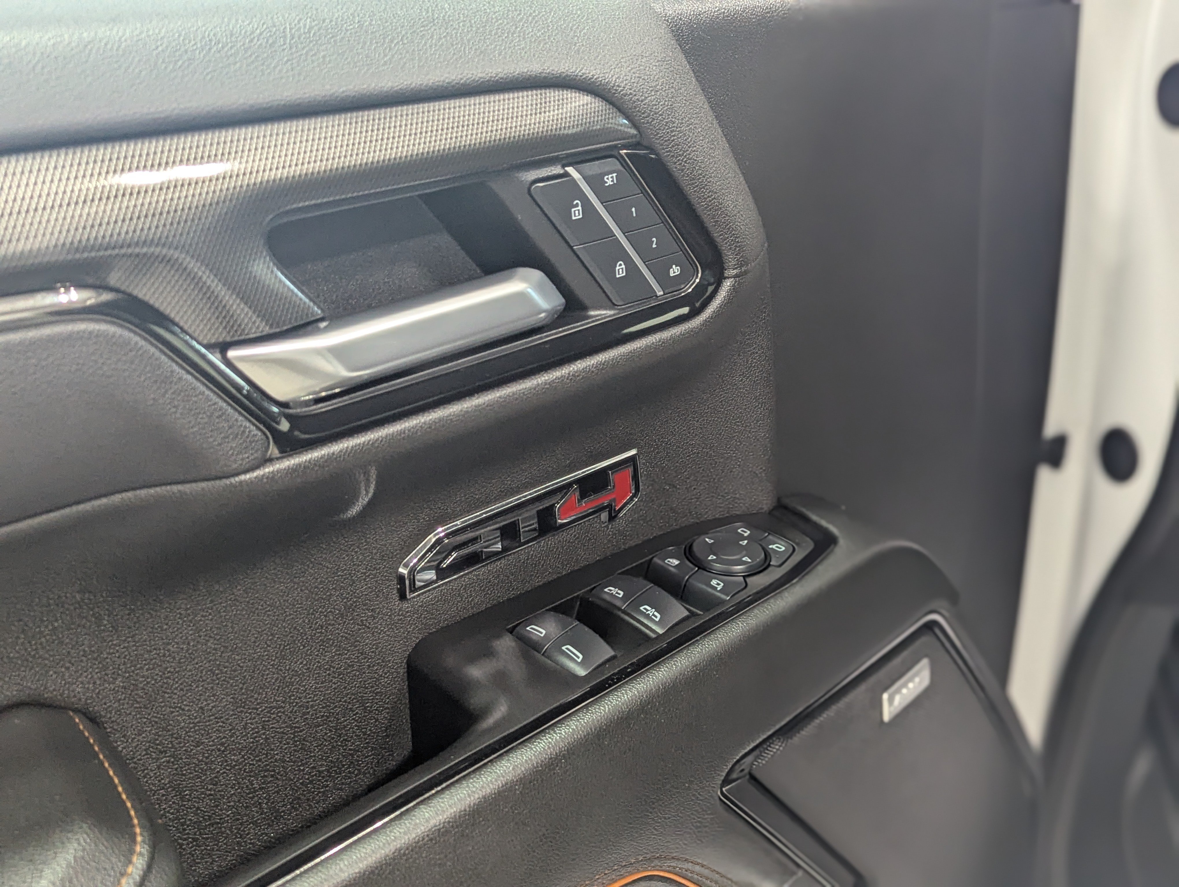 Used 2025 GMC Sierra 1500 AT4 w/ AT4 Premium Package AWD/4WD image 11