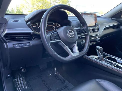 Used 2024 Nissan Altima 2.5 SR FWD image 9