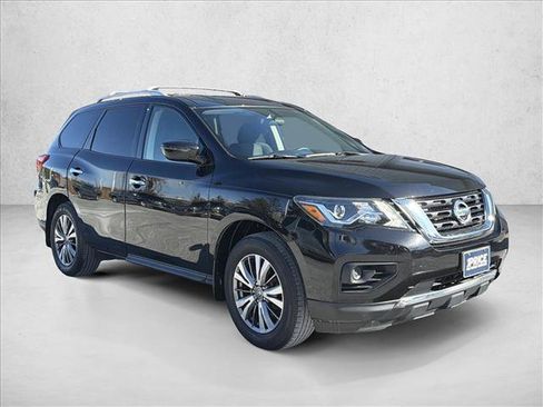 Used 2020 Nissan Pathfinder S image 3