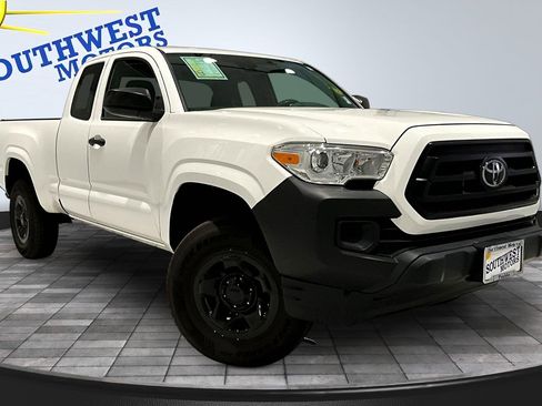 Used 2021 Toyota Tacoma SR image 3