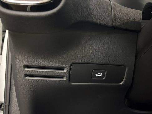 Used 2023 Volvo C40 P8 Recharge Ultimate AWD/4WD image 30