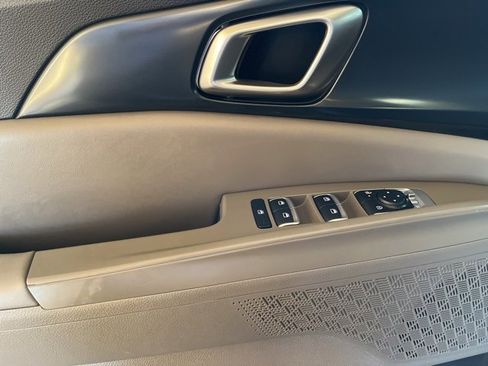 Used 2025 Kia Carnival image 14