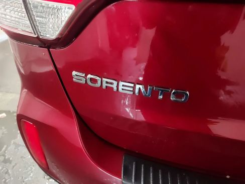 Used 2014 Kia Sorento LX image 16