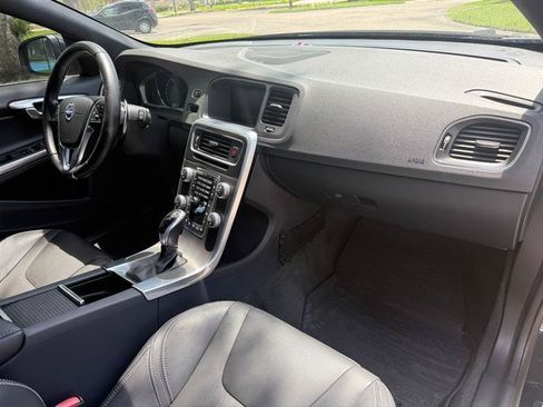 Used 2016 Volvo V60 T5 Platinum w/ 19" Sport Package FWD image 20