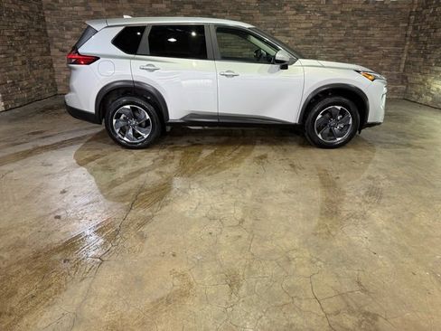 Certified 2025 Nissan Rogue SV image 4