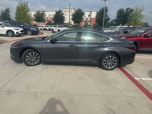 Used 2022 Lexus ES 300h w/ Premium Package FWD image 5