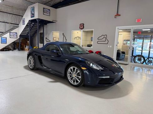 Used 2018 Porsche 718 Boxster RWD image 65