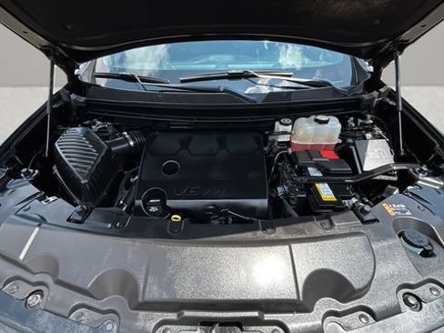 Used 2022 Chevrolet Traverse LT FWD image 32