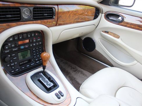 Used 2001 Jaguar XJ RWD image 14