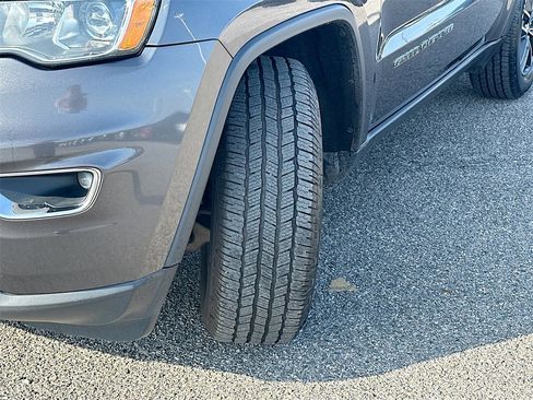 Used 2018 Jeep Grand Cherokee Limited image 25