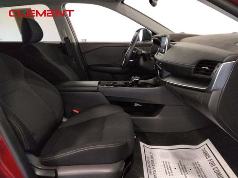 Used 2023 Nissan Rogue S image 38