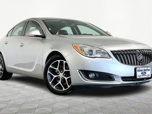 Used 2017 Buick Regal Sport Touring image 1