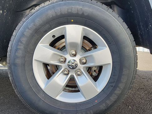 Used 2022 RAM 1500 Classic SLT image 9