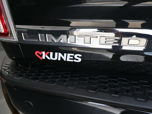 Used 2018 RAM 1500 Limited AWD/4WD image 19