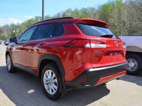 Used 2024 Toyota Corolla Cross LE image 4