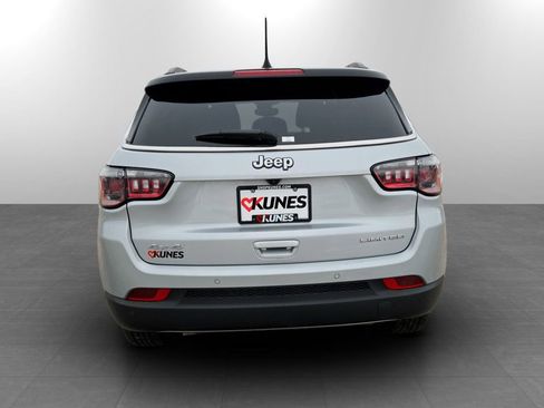 Used 2024 Jeep Compass Limited image 8