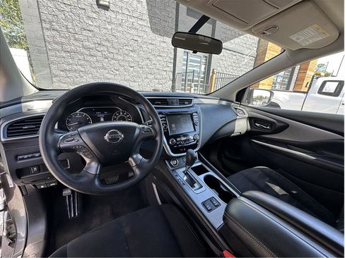 Used 2019 Nissan Murano S FWD image 2