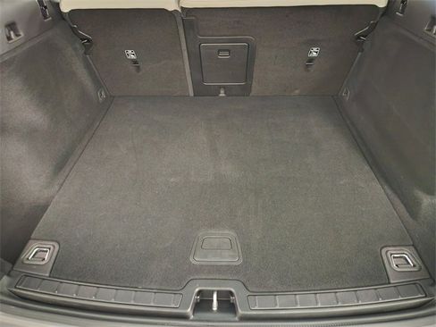 Used 2025 Volvo XC60 B5 Core image 32