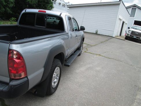 Used 2014 Toyota Tacoma 4x4 Access Cab w/ Convenience Package image 8