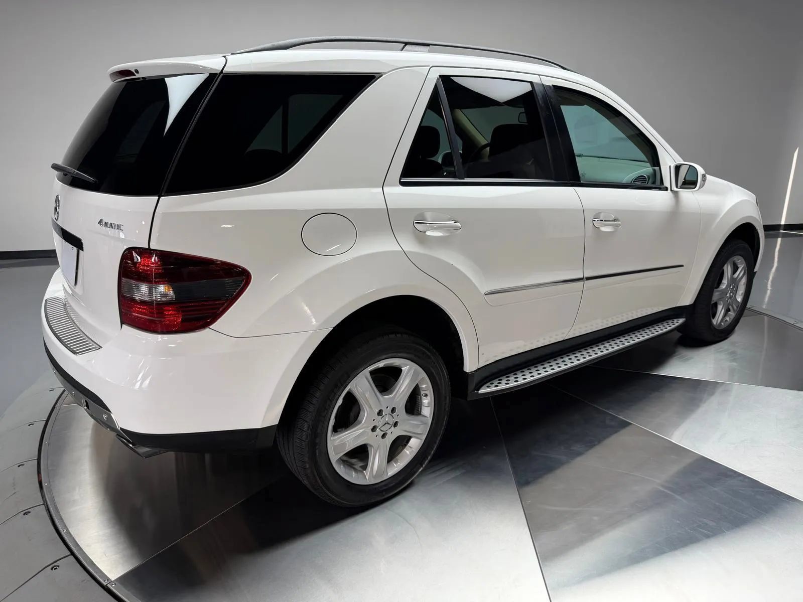 Used 2007 Mercedes-Benz ML 350 4MATIC w/ P2 Pkg image 6