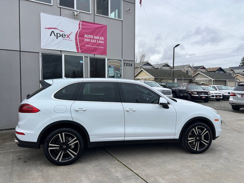 Used 2015 Porsche Cayenne S AWD/4WD image 7