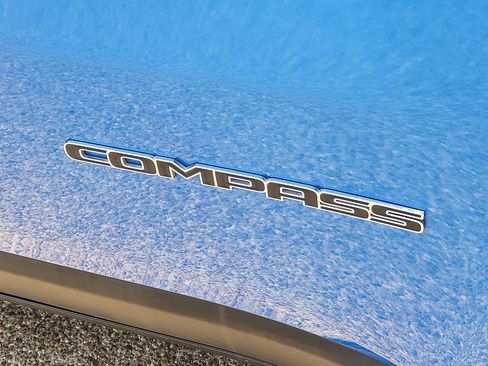 Used 2025 Jeep Compass Limited AWD/4WD image 9