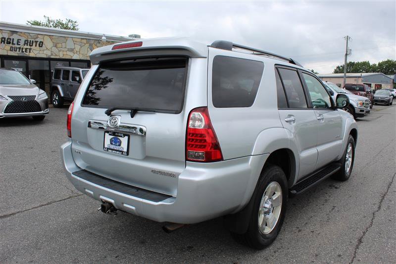 Used 2007 Toyota 4Runner SR5 AWD/4WD image 7