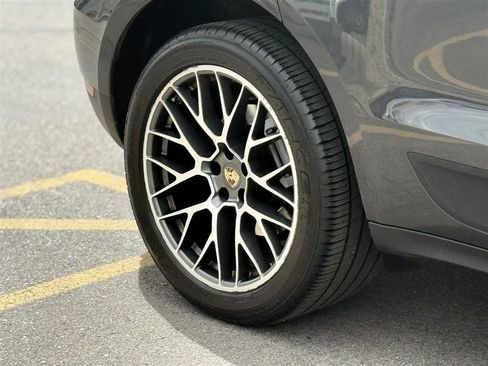 Used 2018 Porsche Macan S image 10