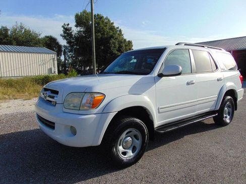 Used 2005 Toyota Sequoia SR5 image 1