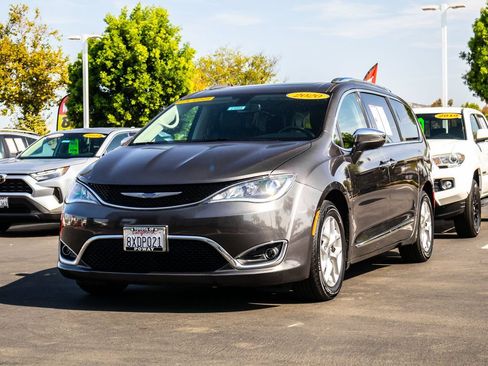 Used 2020 Chrysler Pacifica Limited FWD image 3