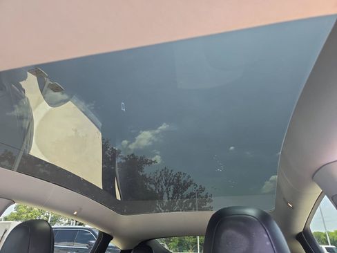 Used 2022 Tesla Model Y Performance AWD/4WD image 9