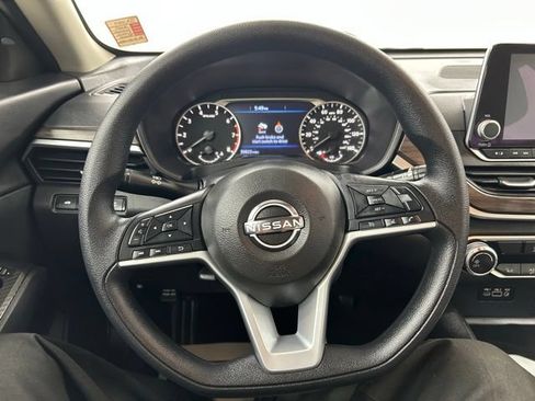 Used 2025 Nissan Altima 2.5 SV FWD image 19