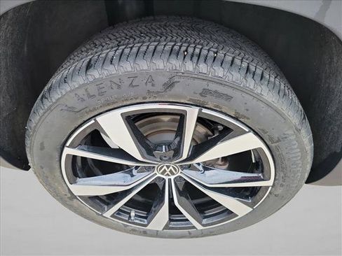 Used 2024 Volkswagen Atlas SEL Premium R-Line image 11